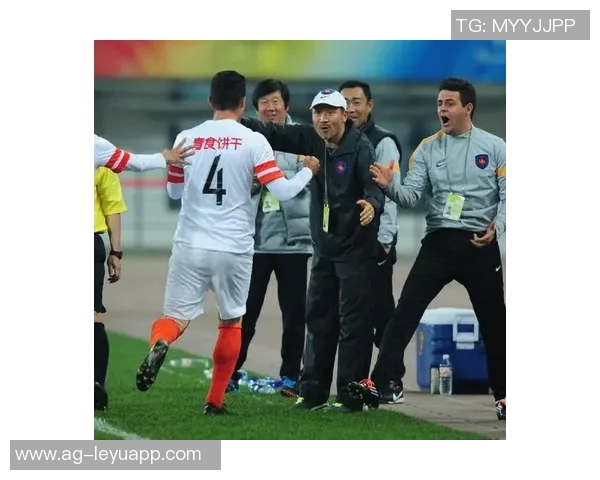 塞尔维亚教练团队深入绿军学习提升球员服务与教练协作效率